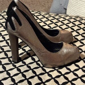 Qupid Black and Gold Metallic Heels